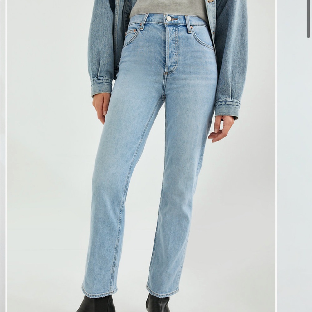 Aritzia Arlo jeans in color Blondie Bleu! Never worn